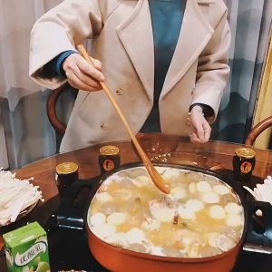 4ชิ้น 23ซม ช้อนไม้ด้ามยาวสไตล์ญี่ปุ่น / ช้อนสำหรับหม้อร้อน / ช้อนสำหรับผสมเส้นก๋วยเตี๋ยว