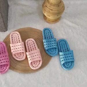 Sandal Rumah Sandal Toilet Simple dan Elegan