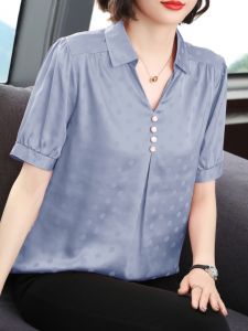 เสื้อเชิ้ตแขนสั้นผ้าซาตินลายจุดสำหรับคุณแม่วัยกลางคน ฤดูร้อนปี 2025 เสื้อเชิ้ตแขนสั้นแบบลำลองสำหรับใส่กลางแจ้ง ปกปิดหน้าท้อง เสื้อเชิ้ตผู้หญิง