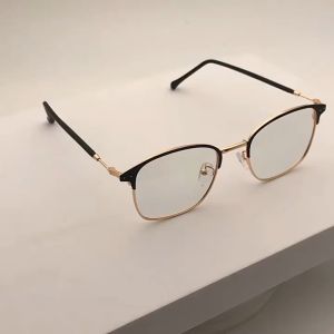 【Buy 1 Get 2 free】Photochromic Glasses UV Protection Eyeglasses Transparent Square Frame Glasses For Women Men