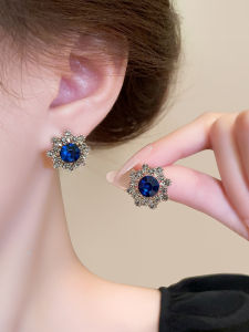 ต่างหูรูปดอกไม้เซอร์โคเนียสำหรับผู้หญิง ดีไซน์เรียบง่ายหรูหรา ต่างหูแบบห่วง ต่างหูรูปดอกไม้ วัสดุอื่นๆ