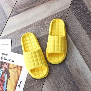 Feslishoet ฤดูใบไม้ผลิสุภาพสตรีรองเท้าแบนฤดูร้อนใหม่ผู้หญิงรองเท้าแตะในร่มลื่นสไลด์ห้องน้ํา House รองเท้า