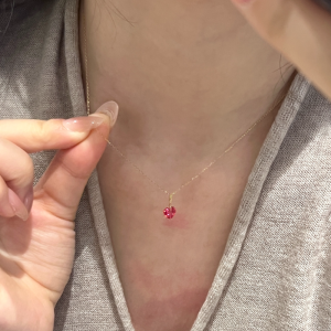 สร้อยคอรูปหัวใจสีแดงสดสำหรับผู้หญิง โซ่กระดูกไหปลาร้าแบบบางเฉียบ สร้อยคอแบบมินิมอลสุดหรูหรา สายโซ่โลหะผสม โซ่ทองแดง