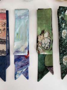 Khăn Choàng Lụa Vẽ Sơn Dầu Cao Cấp Dây Buộc Tóc Dài Thời Trang Phong Cách Quốc Gia Phụ Kiện Tóc Đuôi Ngựa Đa Năng