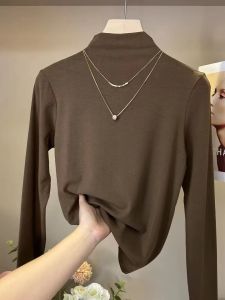 เสื้อยืดคอตั้งทรงสลิมฟิตสีพื้นสไตล์เกาหลีสำหรับฤดูใบไม้ร่วง/ฤดูหนาว เสื้อชั้นในคอกลมแขนยาว ทรงสลิมฟิต เสื้อชั้นในสุดเก๋