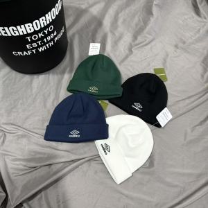 Topi Dingin ถักปักป้ายขนาดเล็กย้อนยุค Umbro สำหรับผู้ชายและผู้หญิงเทรนด์ญี่ปุ่น