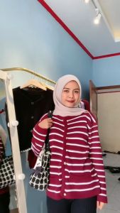 CARDIGAN RAJUT WANITA KOREAN STYLE / LALISA CARDY KANCING MOTIF GARI - GARIS SAKU DEPAN