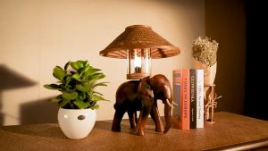 โคมไฟช้าง โคมไฟตั้งโต๊ะ โคมไฟช้างเดิน8นิ้วมีหมวก โคมไฟไม้ไผ่ ของตกแต่งบ้าน ตกแต่งรีสอร์ท สวยงาม จัดส่งฟรี