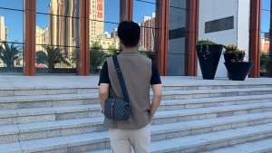 GLADIO Tas Selempang Casual Pria Ackerley GLD105B5 Kekinian Simple Tebal Hitam