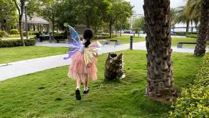 Tặng Kèm 4 pin Đồ Chơi Cánh Bướm Điện Tử Phát Sáng Có Nhạc Tự Vỗ cho bé gái và người lớn kích thước 88cm hàng chuẩn