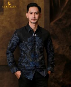 Atasan Kemeja Pria Dewasa Lengan Panjang Motif Pusoko Hitam Kekinian Ukuran M L XL XXL Casual Modis Slim Fit Modern Trendy