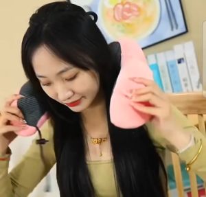 FLY HUGS TRAVEL PILLOW: Bantal Leher Nyaman & Ergonomis