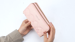 Ví nữ dài cầm tay 2 khoá kéo sang trọng phối sọc caro kết hợp hoạ tiết chữ LOVE dễ thương chất liệu da bền đẹp NEW-158