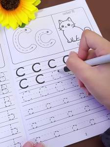 Sách Hoạt Động Viết Chữ Theo Chủ Đề Động Vật Dễ Thương - Sách Luyện Viết Chữ Hoa Và Chữ Thường Từ A Đến Z Vui Nhộn Giúp Rèn Luyện Kỹ Năng Cầm Bút