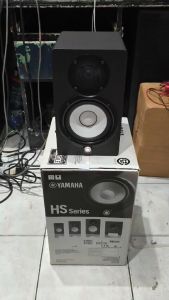Yamaha HS5 5 Inch 70W Powered 2-Way Studio Monitor