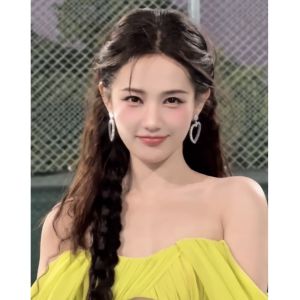 Elegant Sweet Heart Shaped Stud Earrings Diamond Paved Fashionable Ethnic Style Alloy Jewelry for Women Luxury Sensation