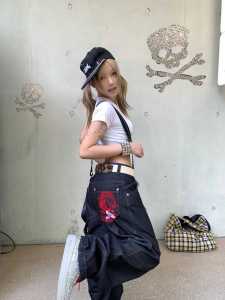 Millennial Gợi Cảm Họa Tiết Rồng Thêu Châu Âu Và Mỹ Rộng Rãi Ống Rộng Quần Jean Nữ Vibe Đường Phố Cao Mới Thon Gọn Quần Dài