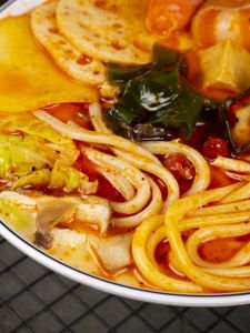 Authentic Northeast Style Spicy Hot Pot Large Bowl Thick Noodle Soup Flavorful Thickened Beef Tendon Instant Food 5 Bags