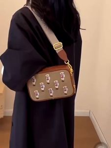 Tas Selempang Wanita Import: Pilihan Terbaik untuk Tampilan Elegan