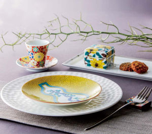 Retro Japanese Ceramic Small Plate Ceramic Tea Snack Plate Japanese Cuisine Nine Valley Wind Porcelain round Shape Plant Floral