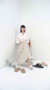 sandal teplek wanita elegan 2025 / sandal teplek wanita karet selop / sandal wanita kekinian simple / sandal harian wanita mewah / sandal cewek hiasan pita lucu