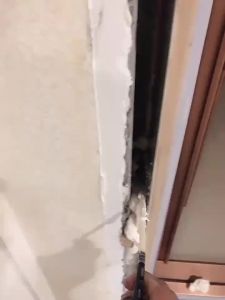 Not easy to burn Self-extinguishing within 1 second of fire PU Foam Spray Will not cause deformation of doors and windows due to excessive expansion Polyurethane Foam Higher hardness  Expanding Foam Strong bonding Filler Expanding Foam  發泡膠