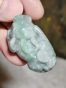 Premium Type A Jadeite 3 dimensional Pi Xiu and ancient coin pendant (with certificate)优质翡翠立体貔貅铜钱吊坠(帶证书)