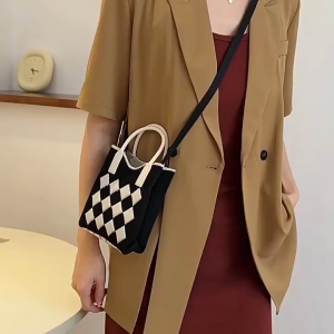 Korean Heart Knitted Mini Square Handbag Cute Mobile Phone Shoulder Bag Girl Outdoor Square Crossbody Bag Comfortable And Relaxed