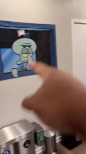 Cetak Sticker Poster Jendela Krusty Krab Rumah Squidward Wajah Spongebob Viral