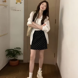 กระโปรงสั้นลายจุดสีเทา ทรงเอเอวสูง ทรงสลิมฟิต ทรงลำลอง กระโปรงสั้นทรงเอสำหรับผู้หญิง ฤดูใบไม้ร่วง 2025 กระโปรงสั้นทรงเอเอวสูง