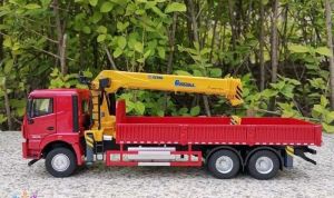 Mô hình xe tải gắn cẩu tự hành sinotruck hợp Kim XCMG 1:35