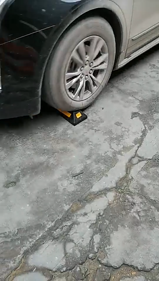 Heavy Duty Rubber Parking Stopper Parking Limiter Car Parking Wheel Block Tire Block Rubber Stopper Universal
