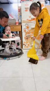 Bộ Chổi Quét Nhà Kèm Hót Rác Vịt Vàng Dễ Thương Cho Bé Dễ Dàng Tháo Lắp Cất Gọn Gàng Đồng Hành CCungf Sự Trưởng Thành Của Trẻ - Tiệm Nhà Sóc 2023