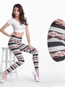 High เอว Nine-Foot สลิมฟิต Base Layer กางเกง ผู้หญิง กางเกงลำลอง ฤดูใบไม้ผลิ ฤดูร้อน ลายงูดิจิตอลใหม่ สไตล์เข้าได้กับทุกชุด