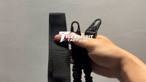 【จัดส่งจากกรุงเทพฯ】สายสะพายยุทธวิธีแบบ 2 จุด สายห้อยปืน สายกันตก อุปกรณ์สำหรับอุปกรณ์ยุทธวิธีสายสะพายปรับระดับได้ แบบ ผ้า Nylon ความยาว สายสะพายเอนกประสงค์แบบ 2 จุด สายห้อยสายกันตกสำหรับอุปกรณ์ยุทธวิธี