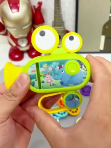 การออกแบบการ์ตูนเด็กวัยหัดเดินแบบโต้ตอบของเล่นฉายภาพคุณภาพสูงไฟฉายโปรเจคเตอร์ขนาดเล็กที่ทนทานสำหรับเด็กเพื่อการศึกษา