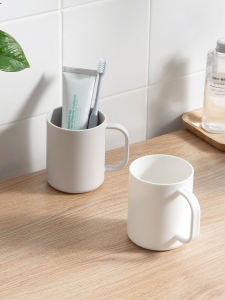 Simple Home Use Plastic Spout Cup with Handle for Brush Washing And Toothpaste Student Couple Bathroom Decoration Accessories