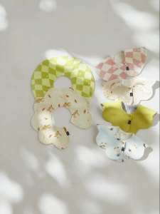 SHI YUE JIE JING | Rotating Cotton Baby Bib