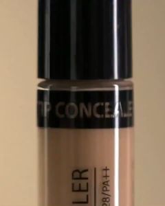 The SAEM Cover Perfection Tip Concealer SPF28/PA++ 6.5g even out skin tone