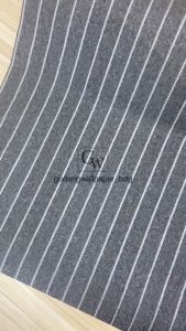 Wallpaper Dinding Motif Garis-Garis Warna Hitam