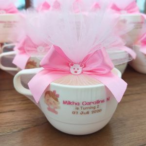 Paket 16pcs Souvenir cangkir plastik HOYA dengan kemasan tile pita