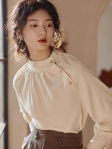 เสื้อเชิ้ตผ้าซาตินคอตั้งสไตล์ฝรั่งเศสย้อนยุคสำหรับผู้หญิง เสื้อเชิ้ตผ้าชีฟองสไตล์จีนใหม่สำหรับฤดูใบไม้ร่วงและฤดูหนาว เสื้อเชิ้ตแขนยาวแบบสวมใส่สบาย