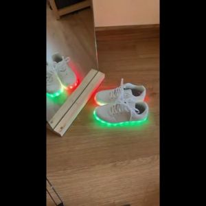 รองเท้าไฟ LED สำหรับ S-35-46 ซึ่งมีปุ่มเปิดปิดไฟ [Scarpa Official]