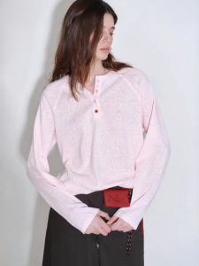 fano studios | Áo Thun Dài Tay Henley Cổ Chữ V Chất Liệu Bông Tuyết Chi Tiết Nút Sáng Tay Raglan