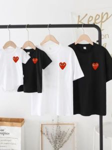 ผ้าฝ้ายรูปหัวใจครอบครัวเสื้อยืดสบายๆสไตล์ฤดูร้อนพิมพ์แขนสั้นผู้ชายผู้หญิง Neutral Crewnneck Tops