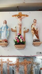 Bộ bàn thờ công giáo kiểu kệ gỗ SỒI hình bàn tay tượng 3 đấng Mẹ Ban ơn Thánh Giuse 60cm Thánh giá Chúa chịu nạn 80cm nhựa poly composite