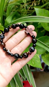 Chuỗi tràng hạt mân côi thạch anh đen vân đeo tay 10 hạt 10li thánh giá gỗ khắc nổi hình Chúa