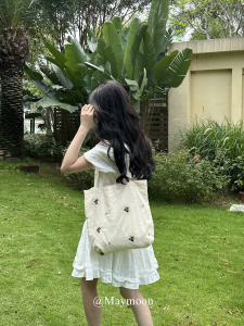 กระเป๋าผ้าแคนวาสปักลายมือทำจากผ้าแคนวาสทรงโตที่มีความจุขนาดใหญ่สำหรับนักเรียนวิทยาลัย กระเป๋าสะพายไหล่แบบลำลอง