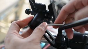 Kẹp Điện Thoại XM02 Chất Liệu Thép Không Gỉ Có Thể Gắn Gương Trái Gương Phải Xe Máy Đều Được