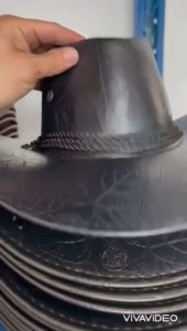 [05-X5]🤠หมวกคาวบอยปีกกว้าง หนังลายเทียมสุดคลาสสิค ทรงวินเทจ มีเชือกคล้องคอ